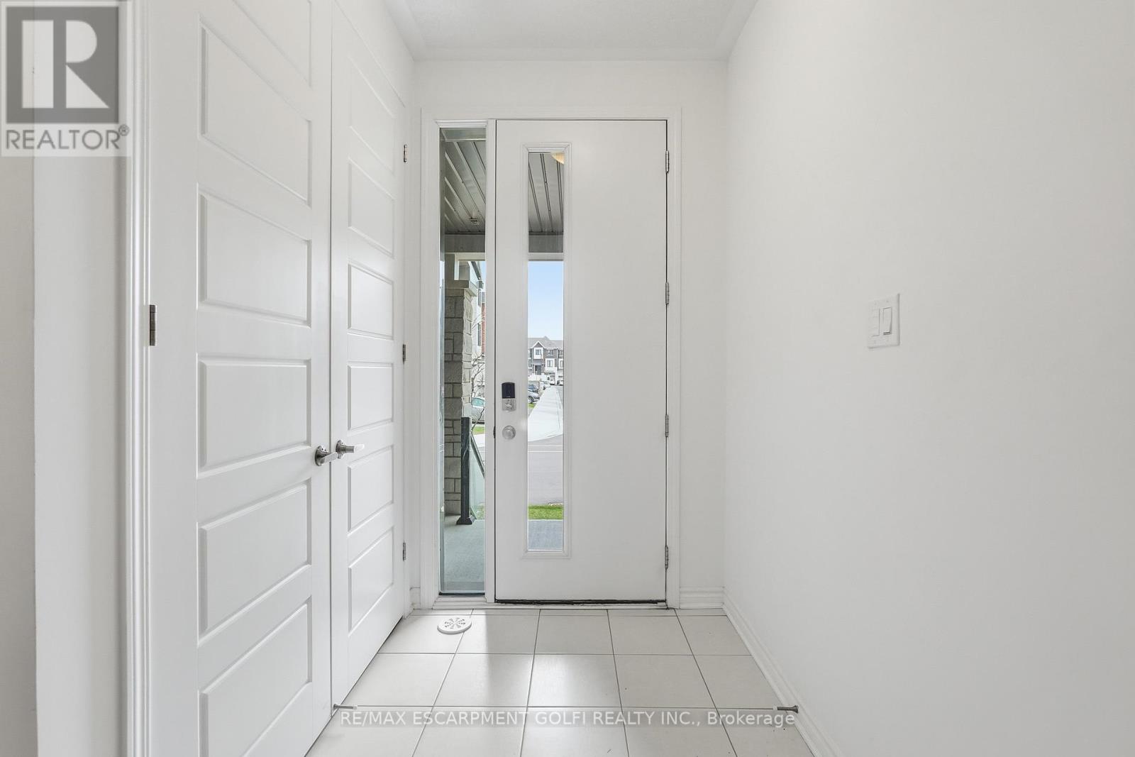Row / Townhouse for Sale in 4045 SAIDA STREET|Mississauga (Churchill Meadows), Ontario L5M2S8 4