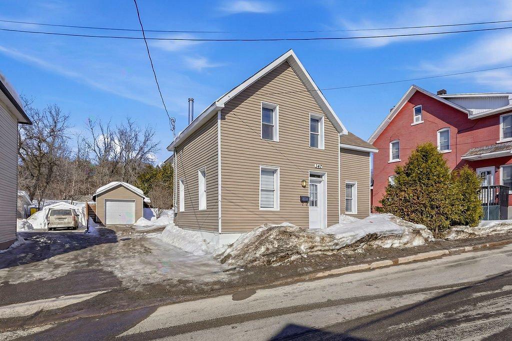 147 Rue Jean-XXIII, Gatineau (Buckingham), Quebec J8L1B8