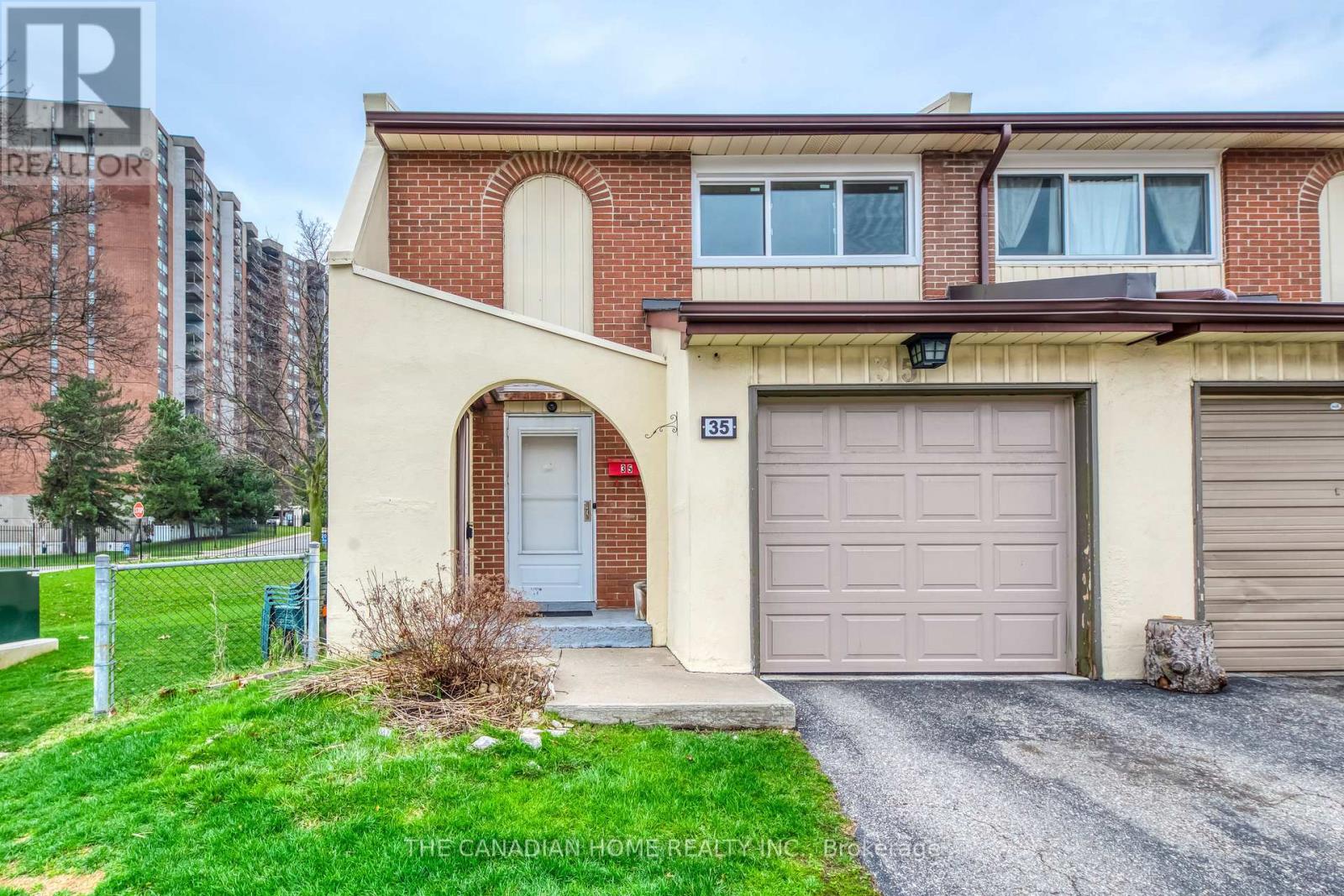 Row / Townhouse for Sale in 35 - 41 MISSISSAUGA VALLEY BOULEVARD E|Mississauga (Mississauga Valleys), Ontario L5A3N5 2