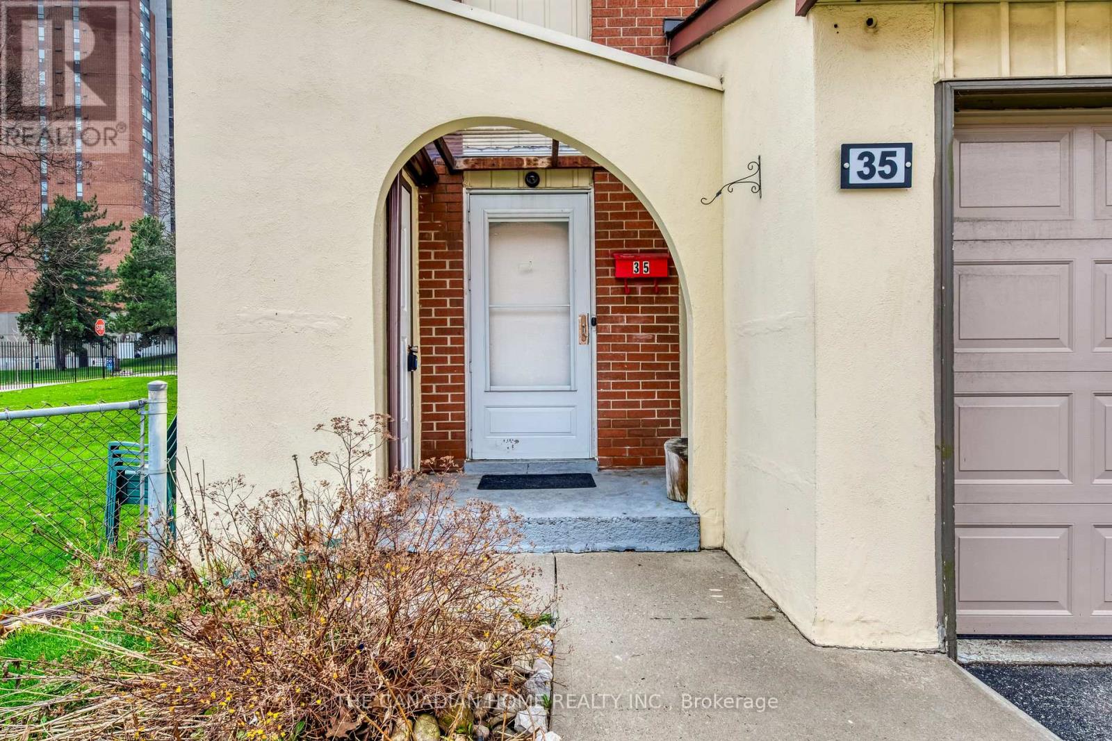 Row / Townhouse for Sale in 35 - 41 MISSISSAUGA VALLEY BOULEVARD E|Mississauga (Mississauga Valleys), Ontario L5A3N5 3