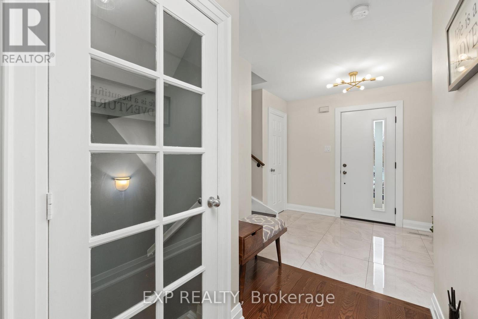 Row / Townhouse for Sale in 224 TIMBERLANE DRIVE|Brampton (Fletcher's Creek South), Ontario L6Y4V6 3