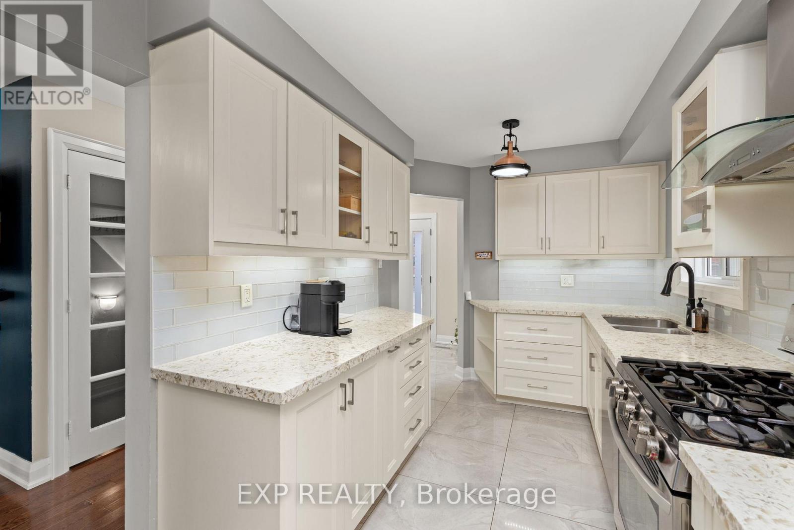 Row / Townhouse for Sale in 224 TIMBERLANE DRIVE|Brampton (Fletcher's Creek South), Ontario L6Y4V6 5