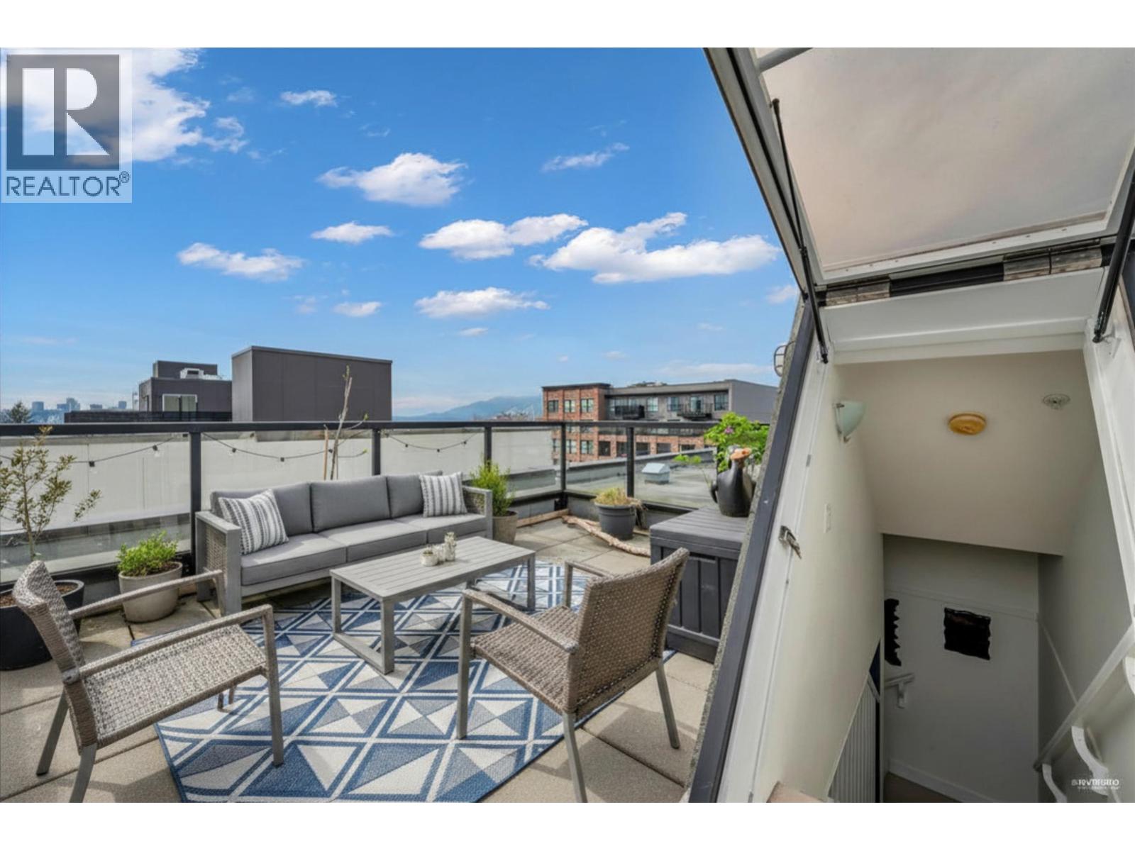 PH20 2150 E HASTINGS STREET|Vancouver, British Columbia V5L0A5