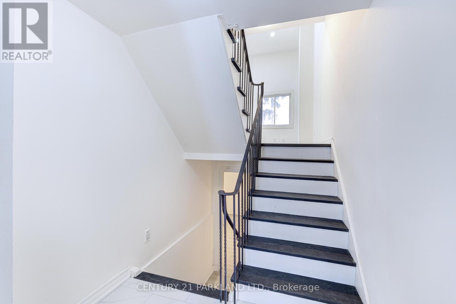 Row / Townhouse for Sale in #83 - 2145 SHEROBEE ROAD|Mississauga (Cooksville), Ontario L5A3G8 4