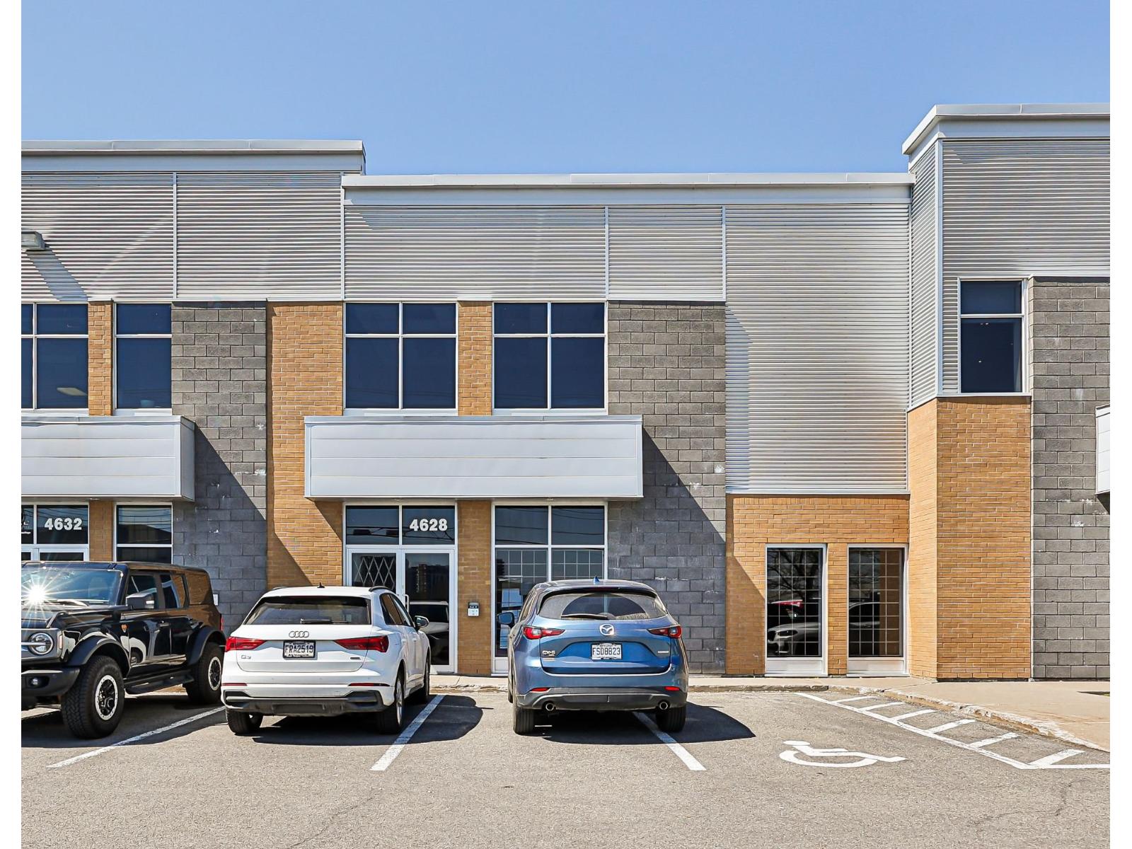 For sale: 4628 Rue Louis-B.-Mayer, Laval (Chomedey), Quebec H7P6E4