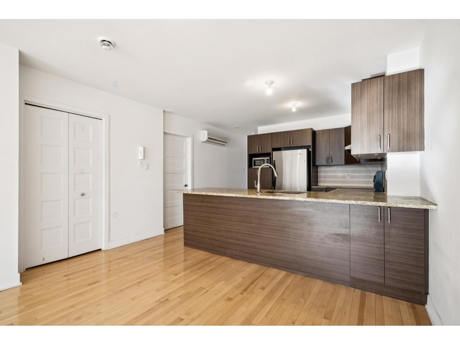 2747 Rue Hochelaga, #6, Montréal (Ville-Marie), Quebec H2K1J9