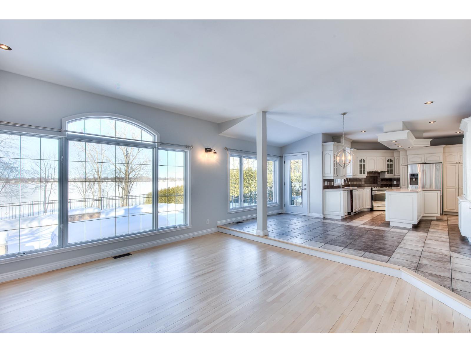 For sale: 4439 Boul. Ste-Rose, Laval (Fabreville), Quebec H7R1Y5 ...