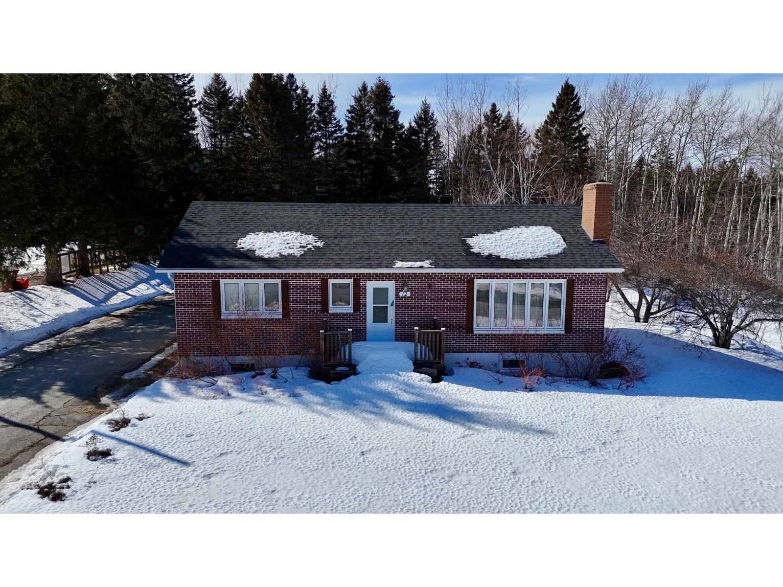 12 Rue Forest, Gaspé, Quebec G4X2G2