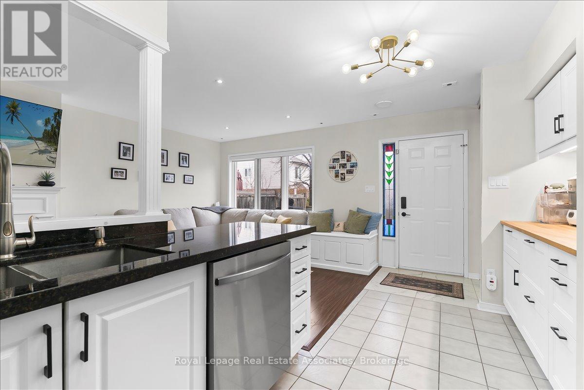 Row / Townhouse for Sale in 5 - 1241 PARKWEST PLACE|Mississauga (Lakeview), Ontario L5E3J3 3