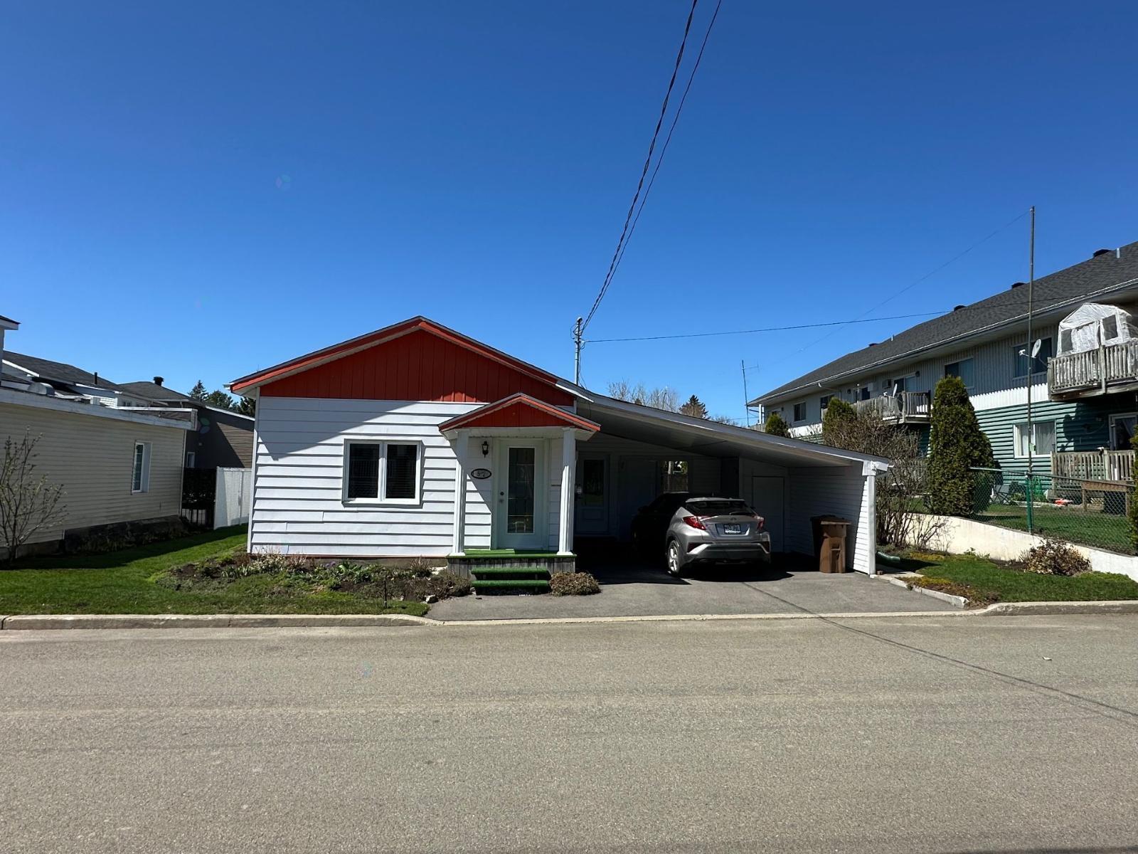 52 Rue Clyde, Lachute, Quebec J8H2K7