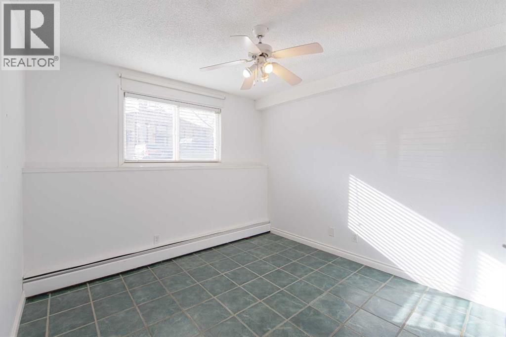 Apartment for Sale in 4, 104 Sabrina Way SW|Calgary, Alberta T2W2N6 3