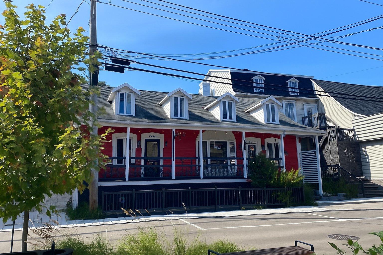 208-212 Rue St-Étienne, La Malbaie, Quebec G5A1T2