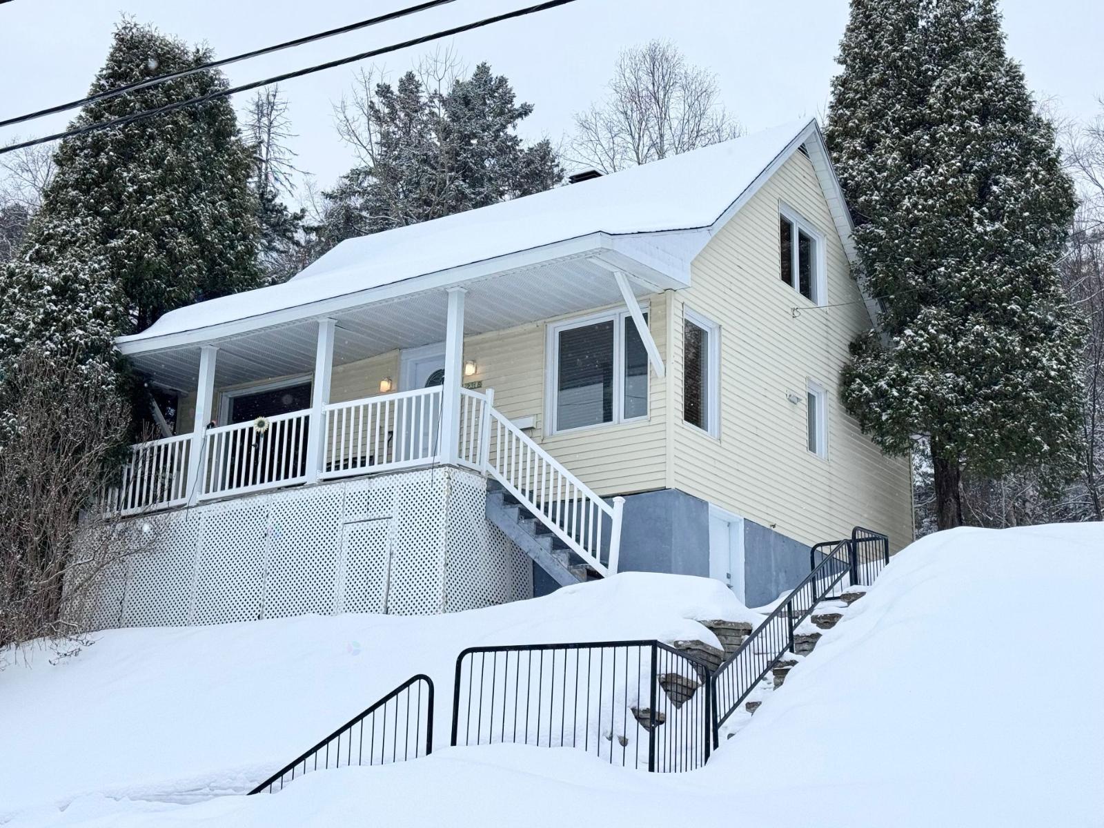 2318 Rue de la Montagne, Saguenay (Jonquière), Quebec G8A1Y3
