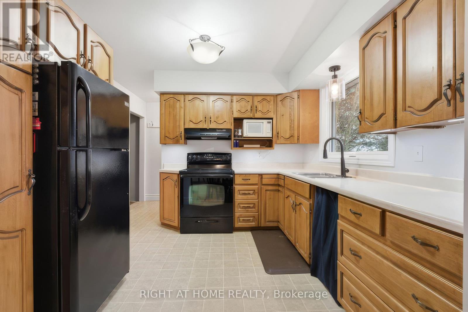 For sale: 384 COUNTESS STREET N, West Grey, Ontario N0G1R0 - X13011218 ...