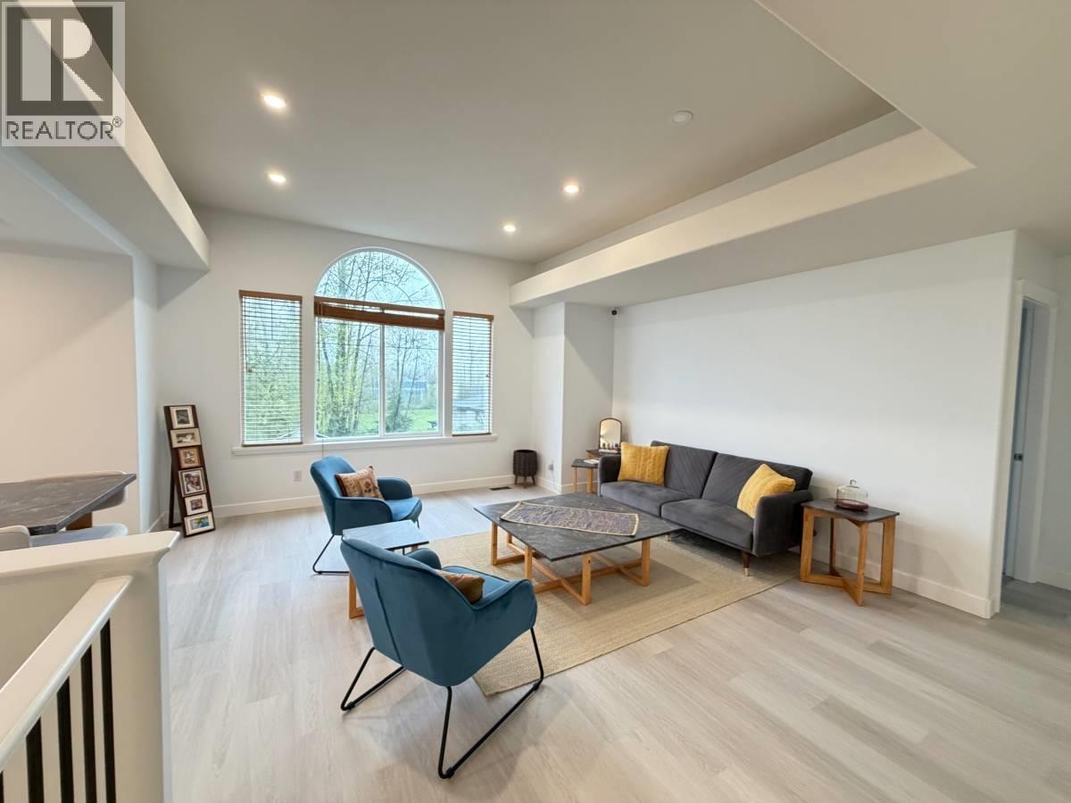 Upper-23797 105 AVENUE