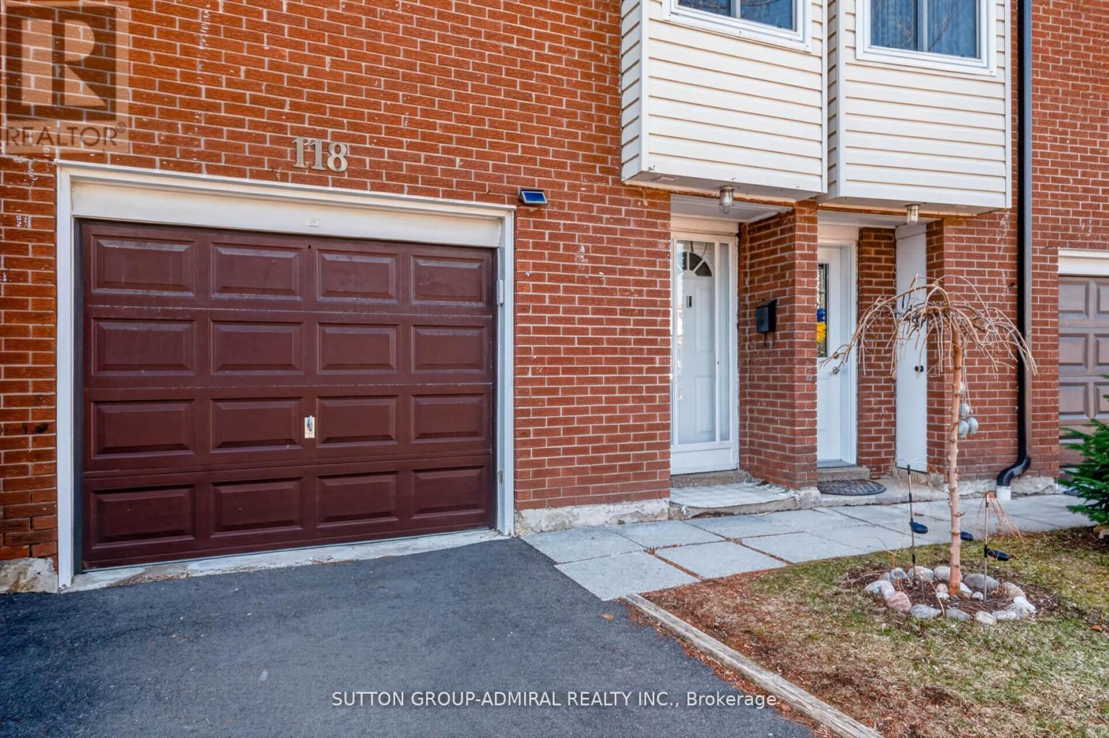 Row / Townhouse for Sale in 118 - 3175 KIRWIN AVENUE|Mississauga (Cooksville), Ontario L5A3M4 2
