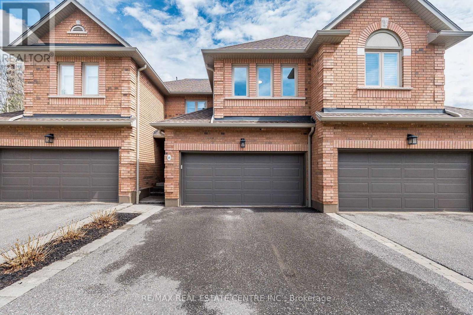 Row / Townhouse for Sale in 18 - 1905 BROAD HOLLOW GATE|Mississauga (Erin Mills), Ontario L5L3T4