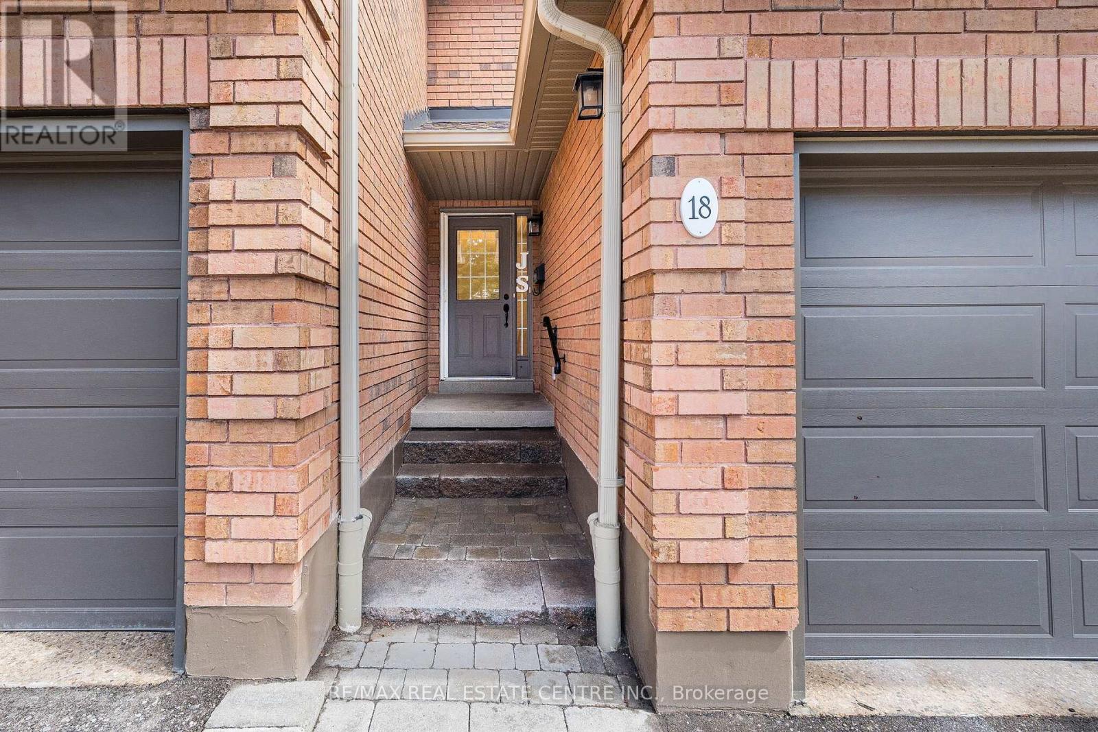 Row / Townhouse for Sale in 18 - 1905 BROAD HOLLOW GATE|Mississauga (Erin Mills), Ontario L5L3T4 2