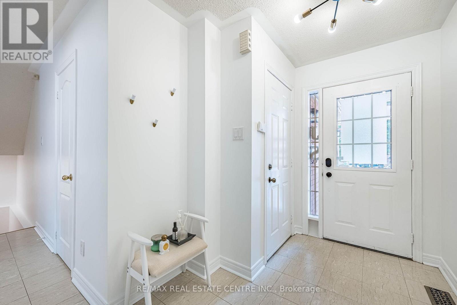 Row / Townhouse for Sale in 18 - 1905 BROAD HOLLOW GATE|Mississauga (Erin Mills), Ontario L5L3T4 4