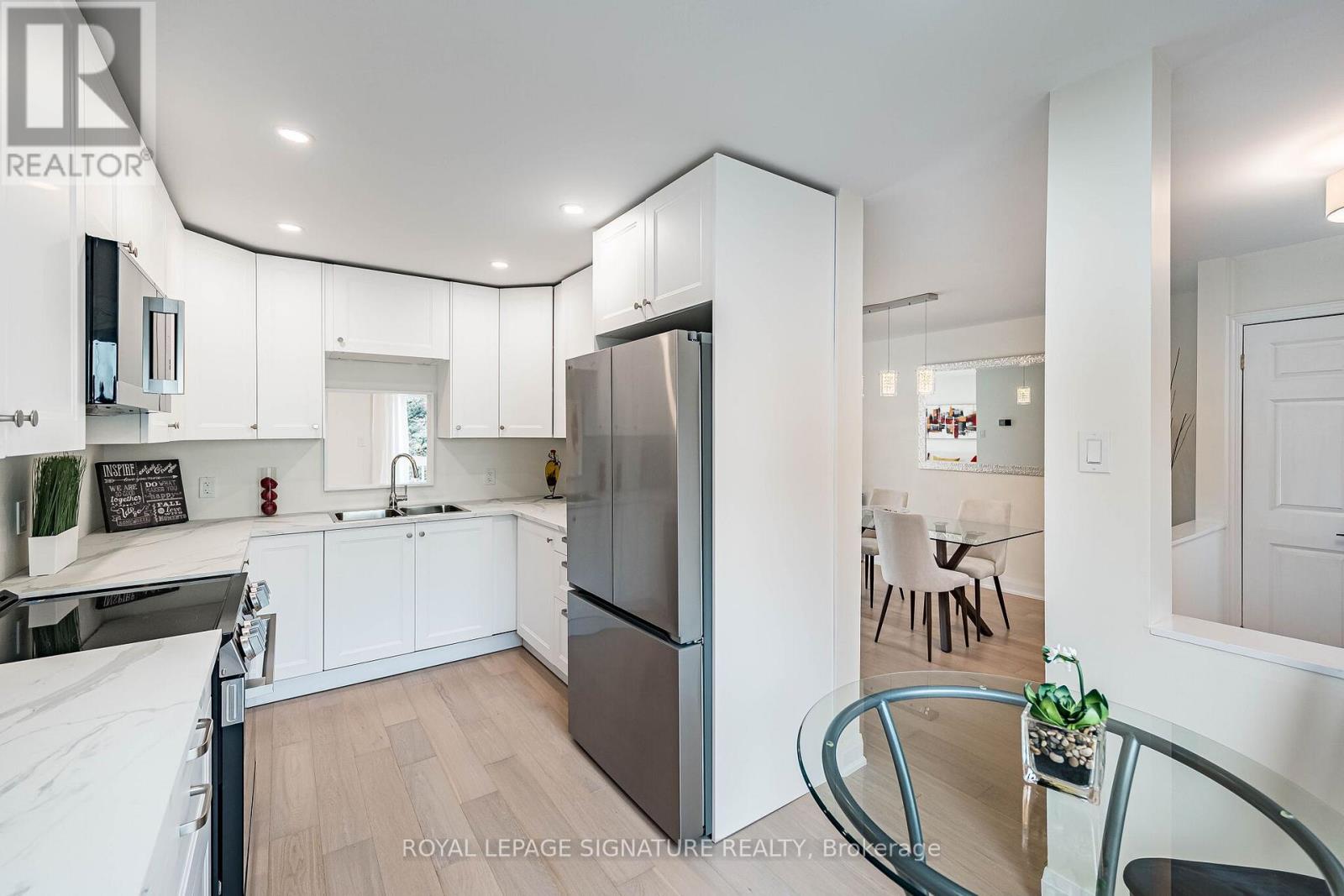 For sale: 33 CHERYL SHEPWAY, Toronto (Don Valley Village), Ontario ...