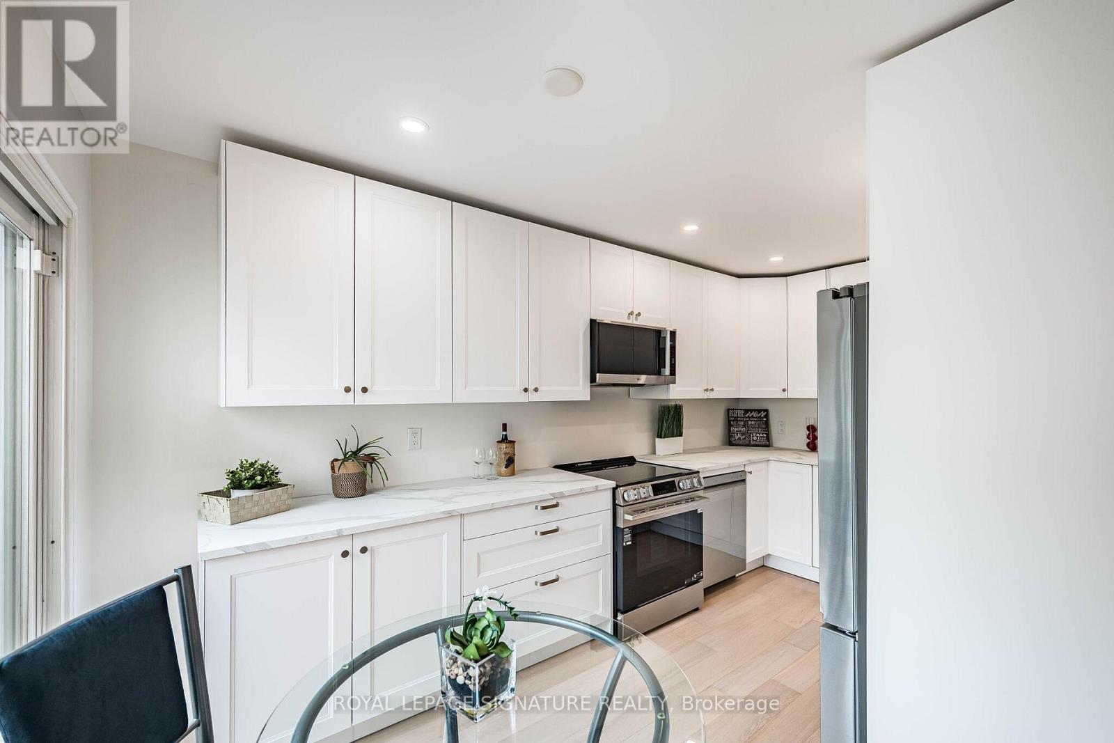 For sale: 33 CHERYL SHEPWAY, Toronto (Don Valley Village), Ontario ...