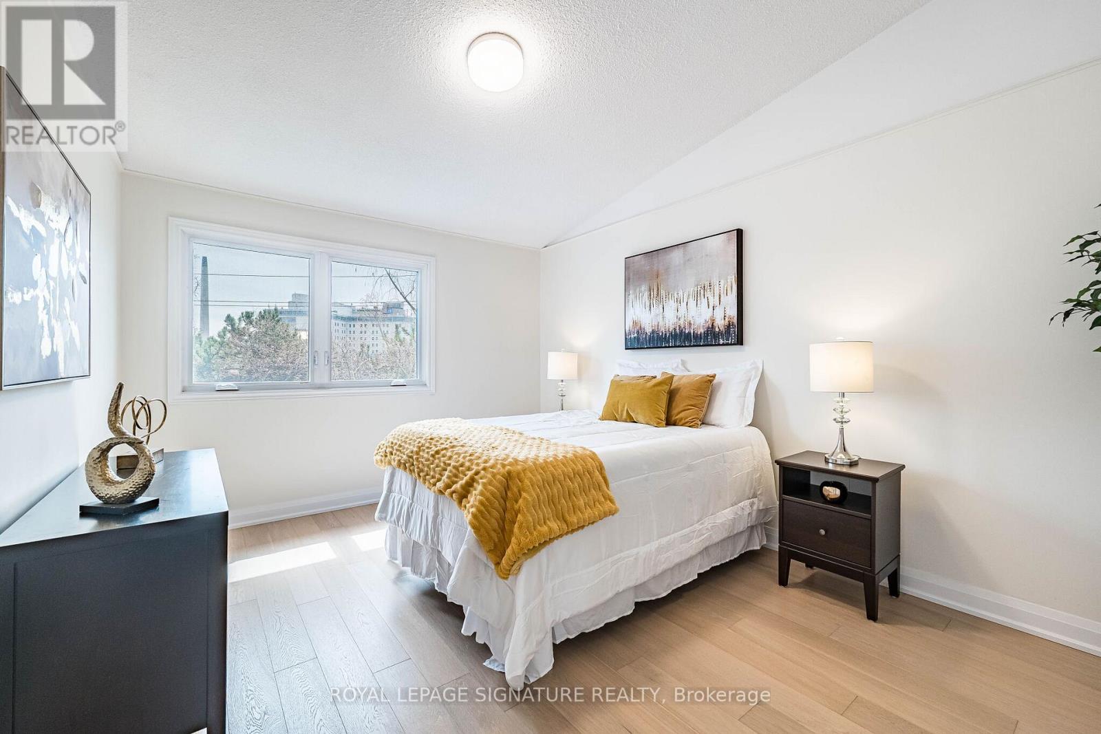For sale: 33 CHERYL SHEPWAY, Toronto (Don Valley Village), Ontario ...