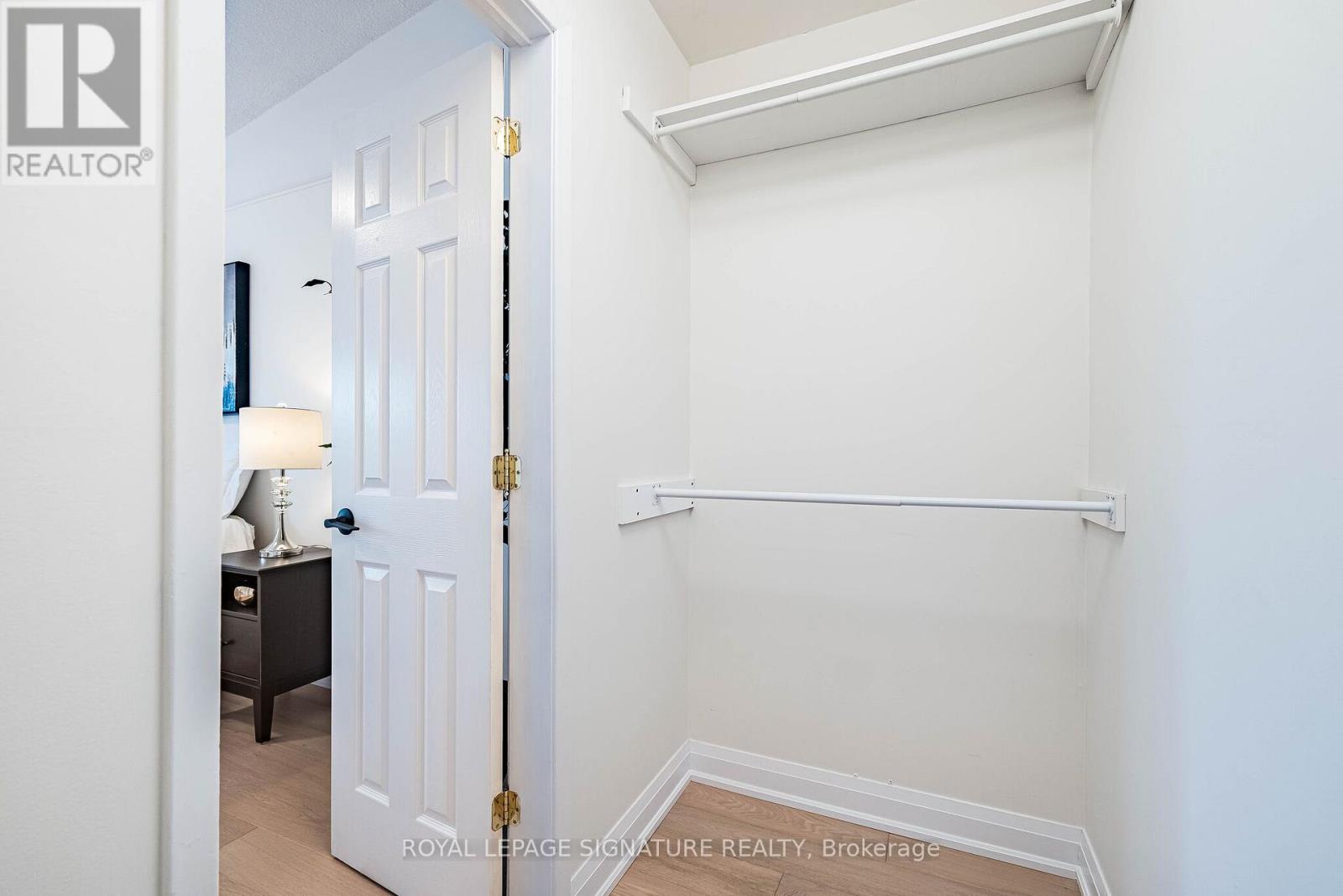For sale: 33 CHERYL SHEPWAY, Toronto (Don Valley Village), Ontario ...