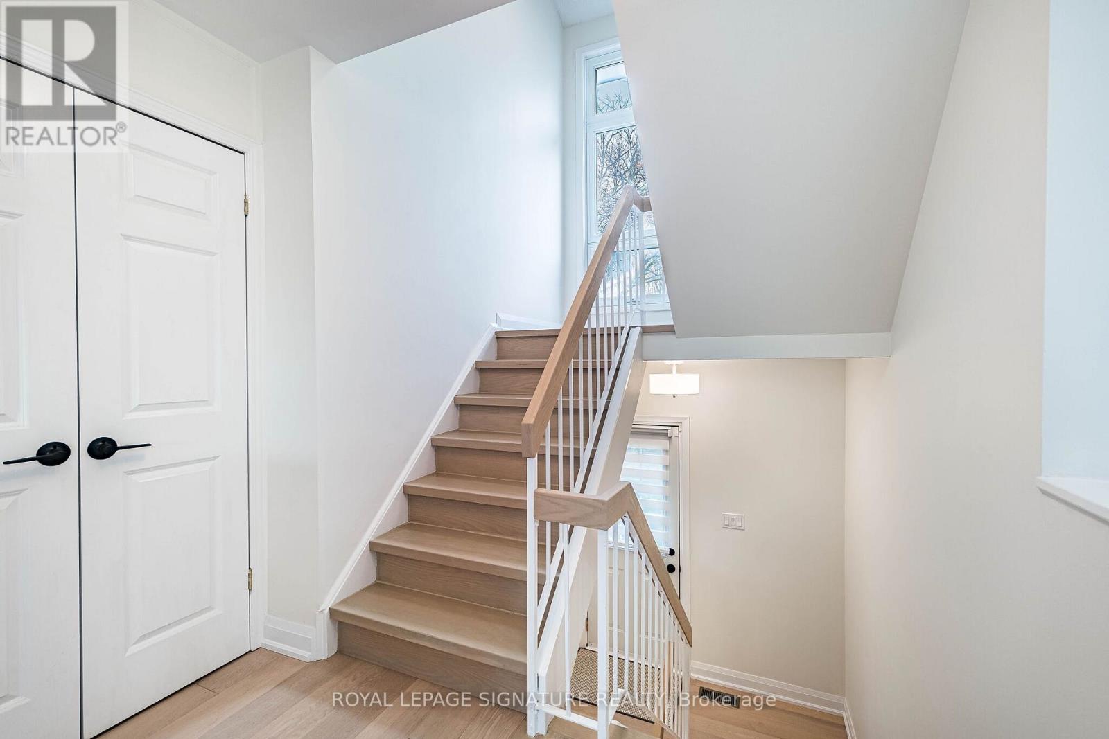For sale: 33 CHERYL SHEPWAY, Toronto (Don Valley Village), Ontario ...