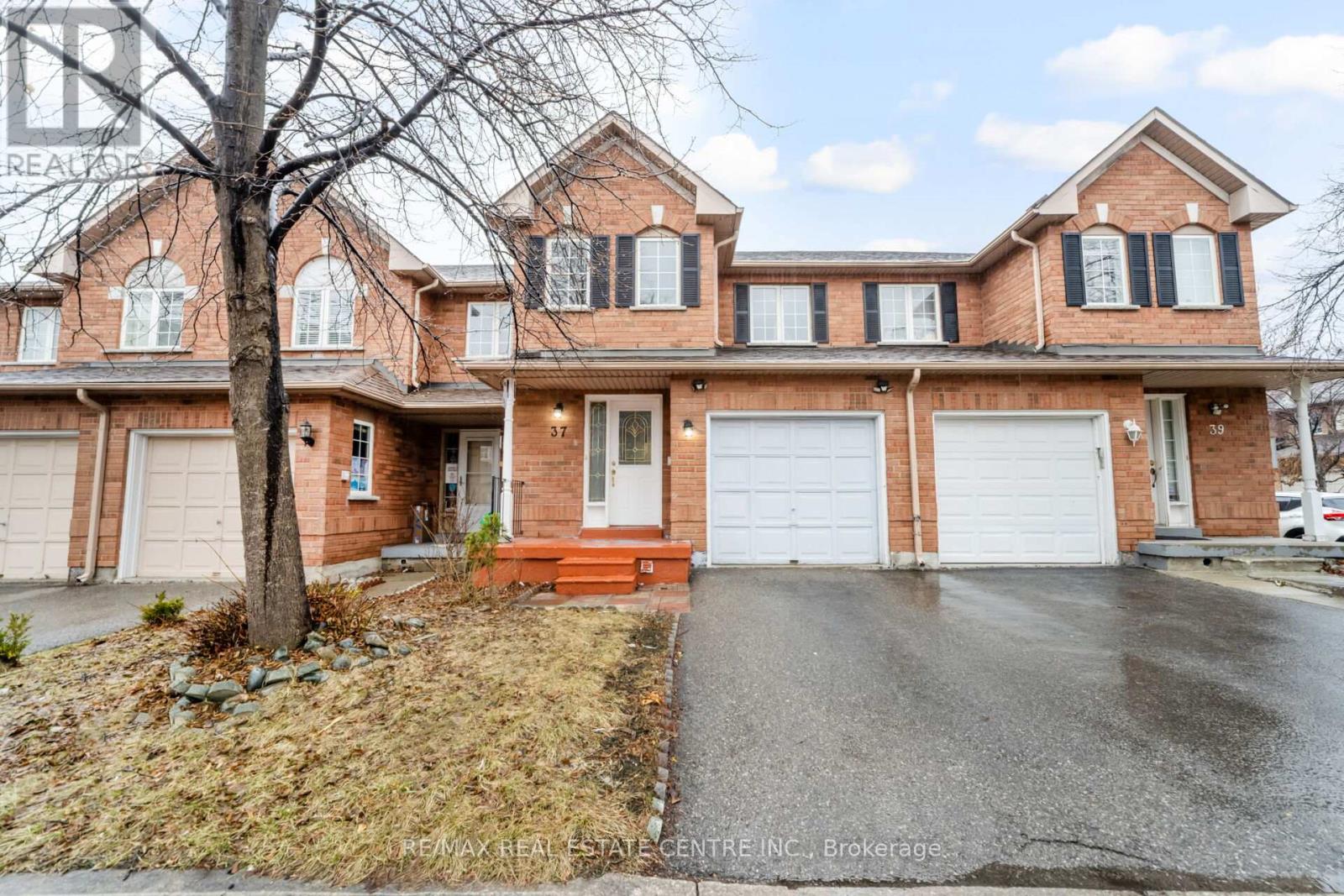 Row / Townhouse for Sale in 37 - 35 MALTA AVENUE N|Brampton (Fletcher's Creek South), Ontario L6Y5B4 2