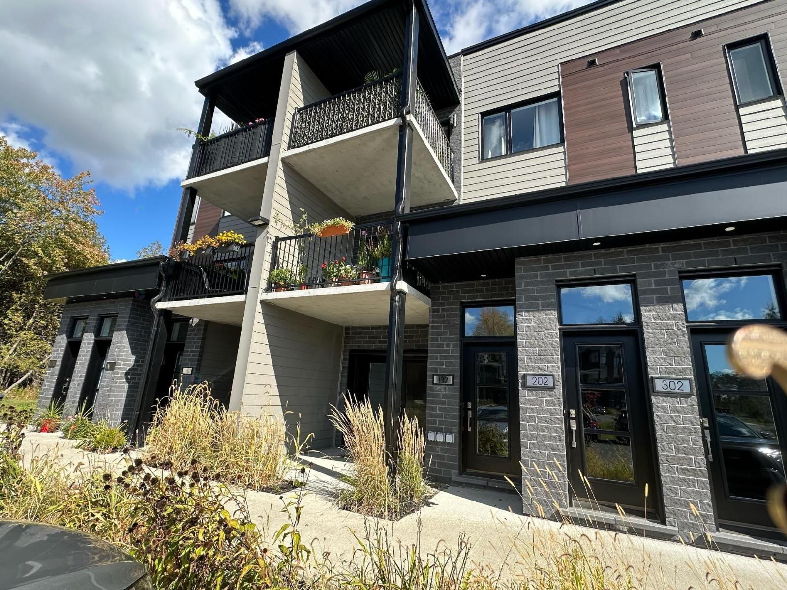 À louer : 70 Rue Natura, #305, Bromont, Québec J2L0S3 - 27095517 ...