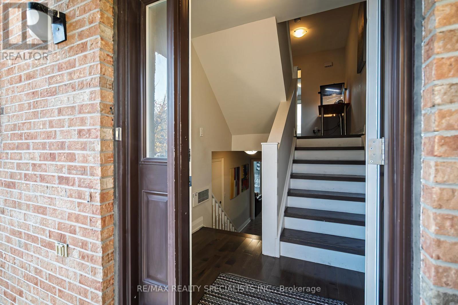 Row / Townhouse for Sale in 8 - 6780 FORMENTERA AVENUE|Mississauga (Meadowvale), Ontario L5N2L1 3