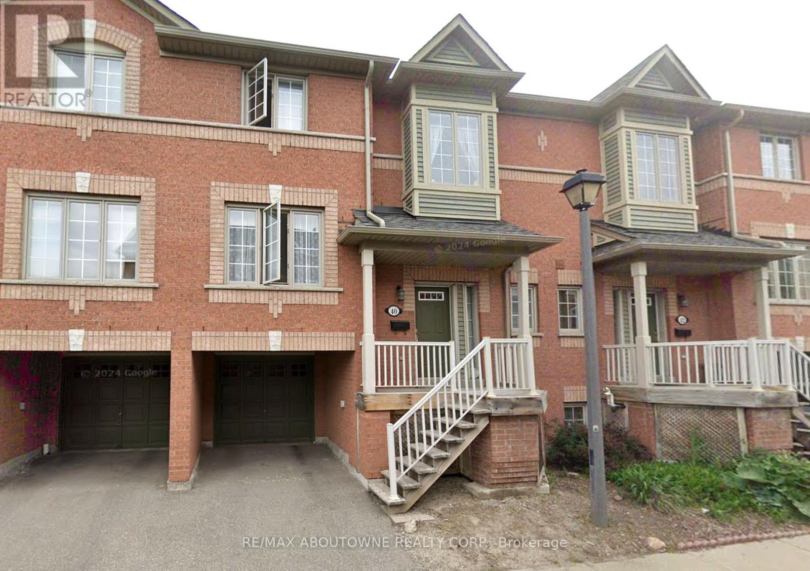 Row / Townhouse for Sale in 40 - 5031 EAST MILL ROAD|Mississauga (East Credit), Ontario L5V2M5