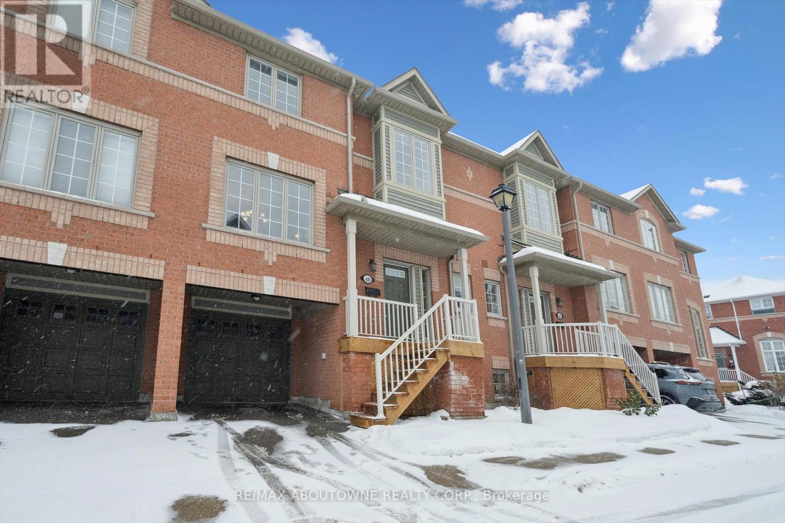 Row / Townhouse for Sale in 40 - 5031 EAST MILL ROAD|Mississauga (East Credit), Ontario L5V2M5 2