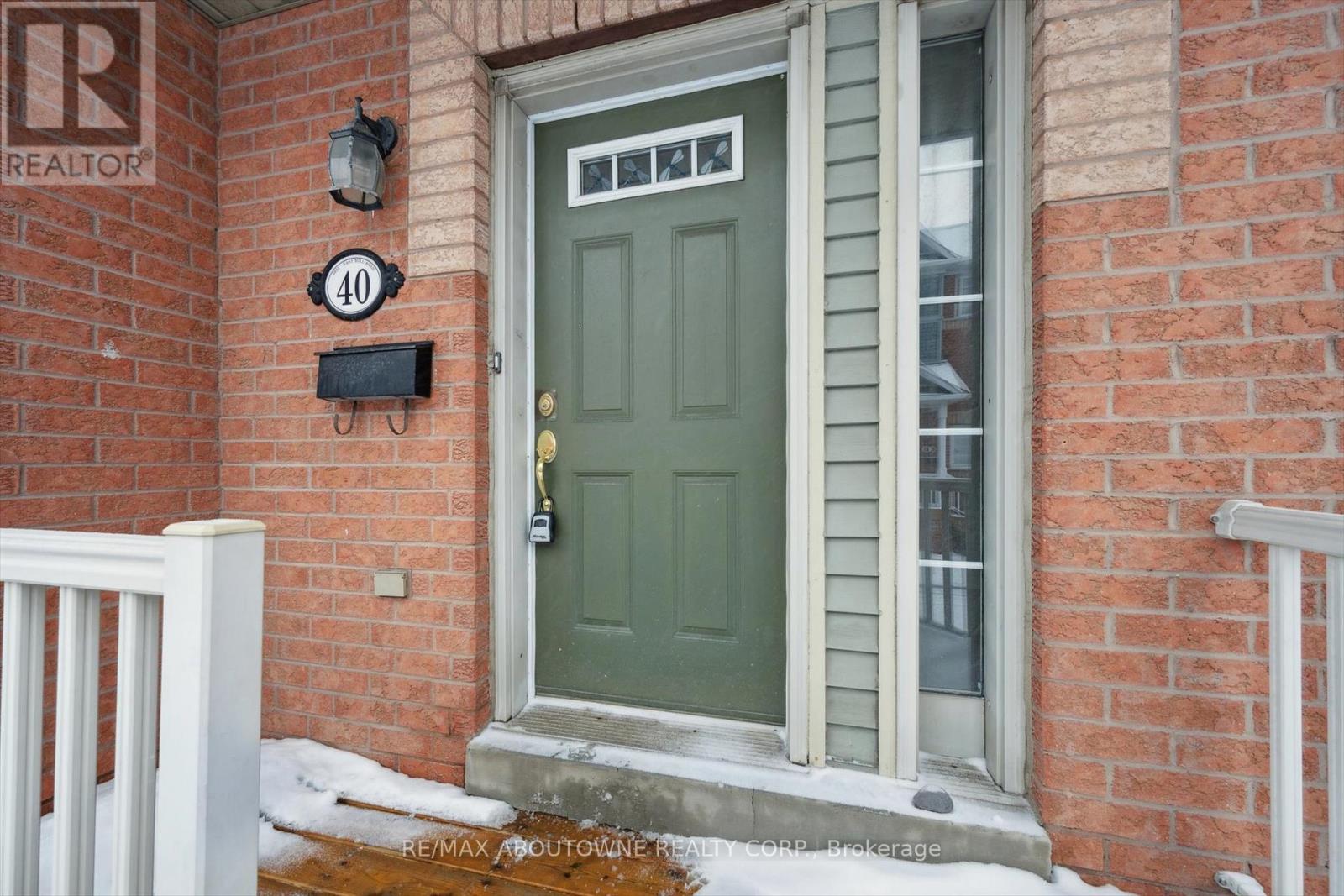 Row / Townhouse for Sale in 40 - 5031 EAST MILL ROAD|Mississauga (East Credit), Ontario L5V2M5 3