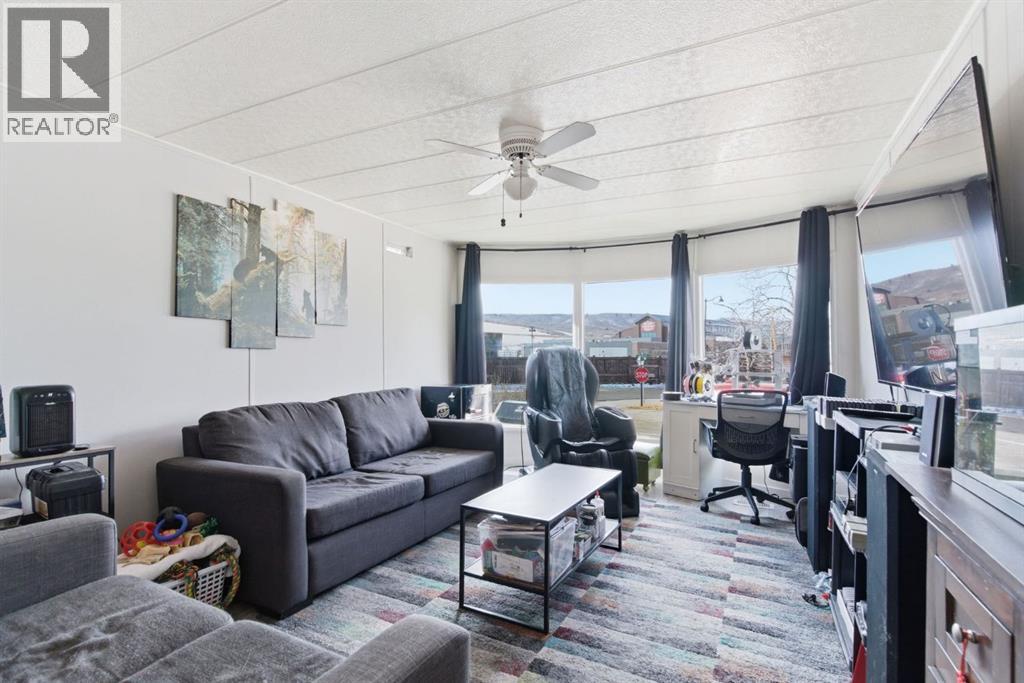 Mobile Home for Sale in 124, 3223 83 Street NW|Calgary, Alberta T3B5N1 4