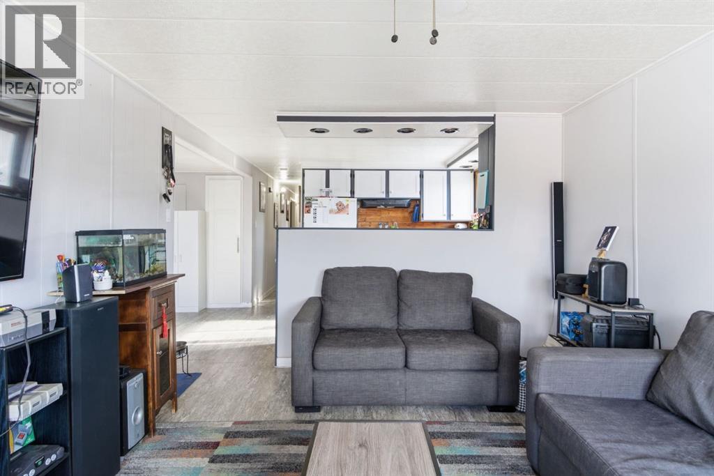 Mobile Home for Sale in 124, 3223 83 Street NW|Calgary, Alberta T3B5N1 5