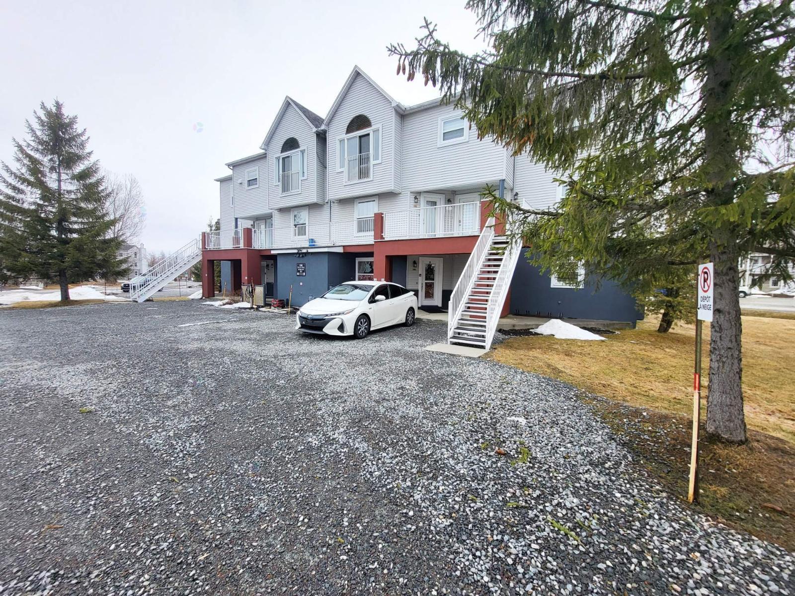 2308 Place du Village, #318, Magog, Quebec J1X6G3