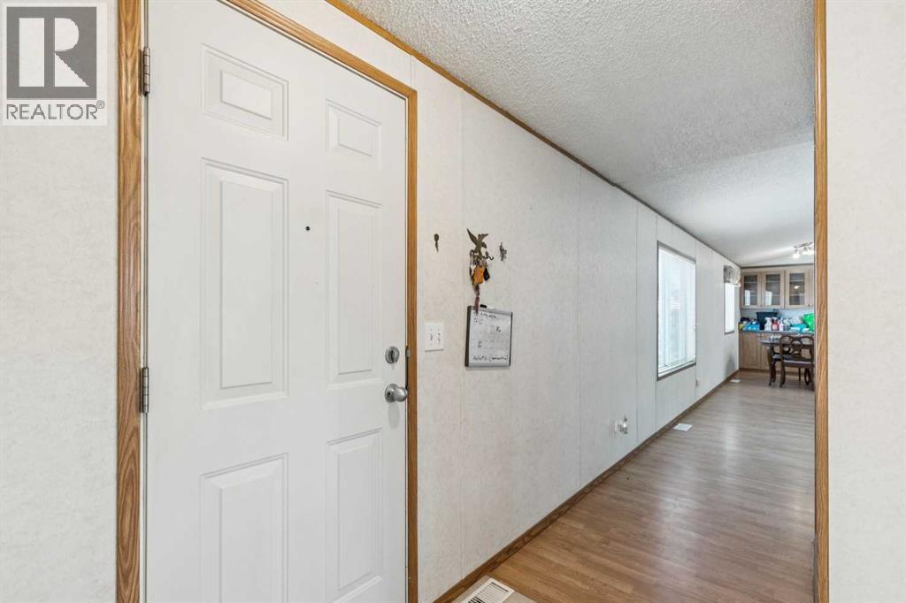 Mobile Home for Sale in 512, 3223 83 Street NW|Calgary, Alberta T3B5N7 5