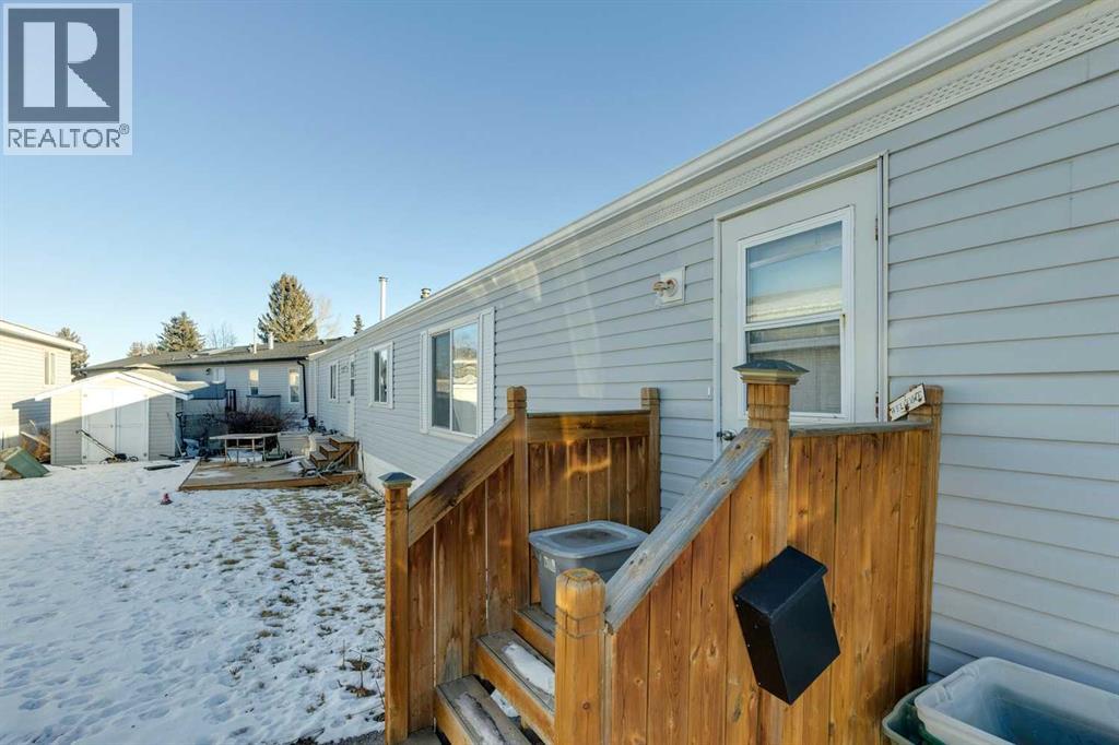 Mobile Home for Sale in 512, 3223 83 Street NW|Calgary, Alberta T3B5N7 4