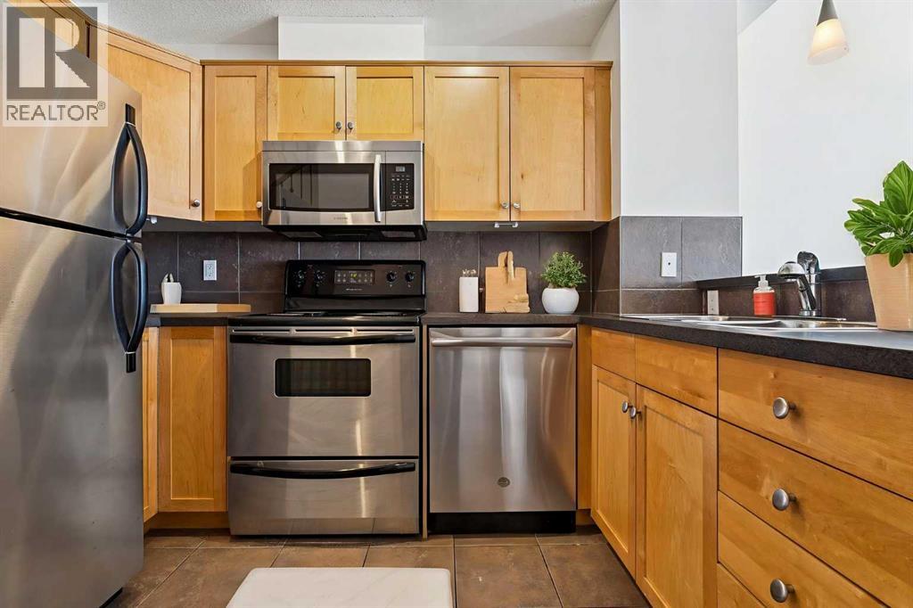 Row / Townhouse for Sale in 15, 117 Rockyledge View NW|Calgary, Alberta T3G5X1 4