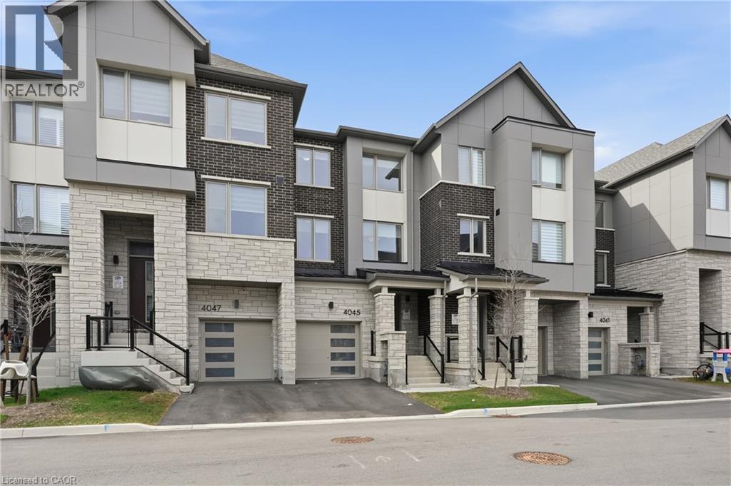 Row / Townhouse for Sale in 4045 SAIDA Street|Mississauga, Ontario L5M2S8 2