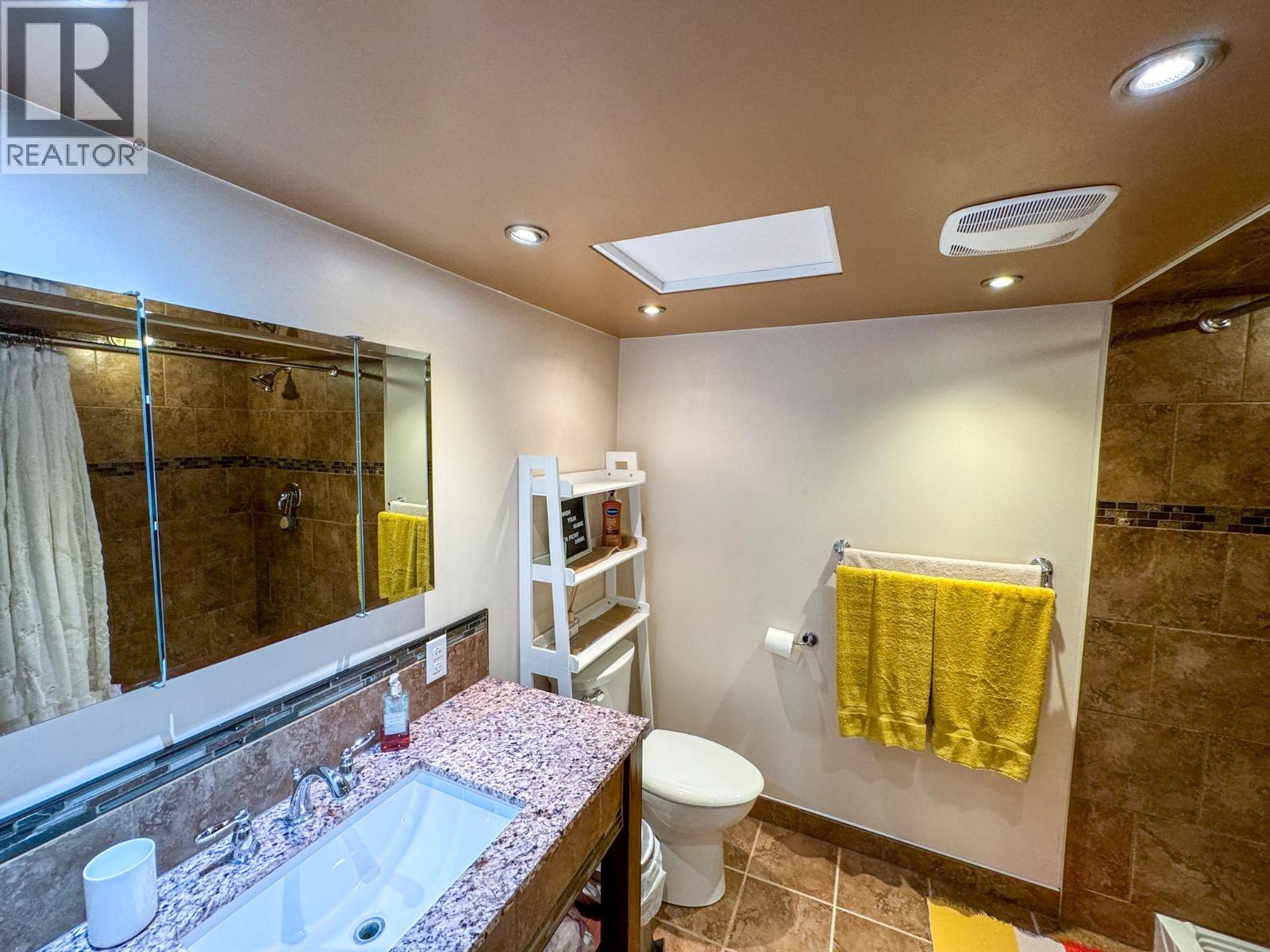 For sale: 4609 41st Street, Osoyoos, British Columbia V0H1V6 - 10383938 ...
