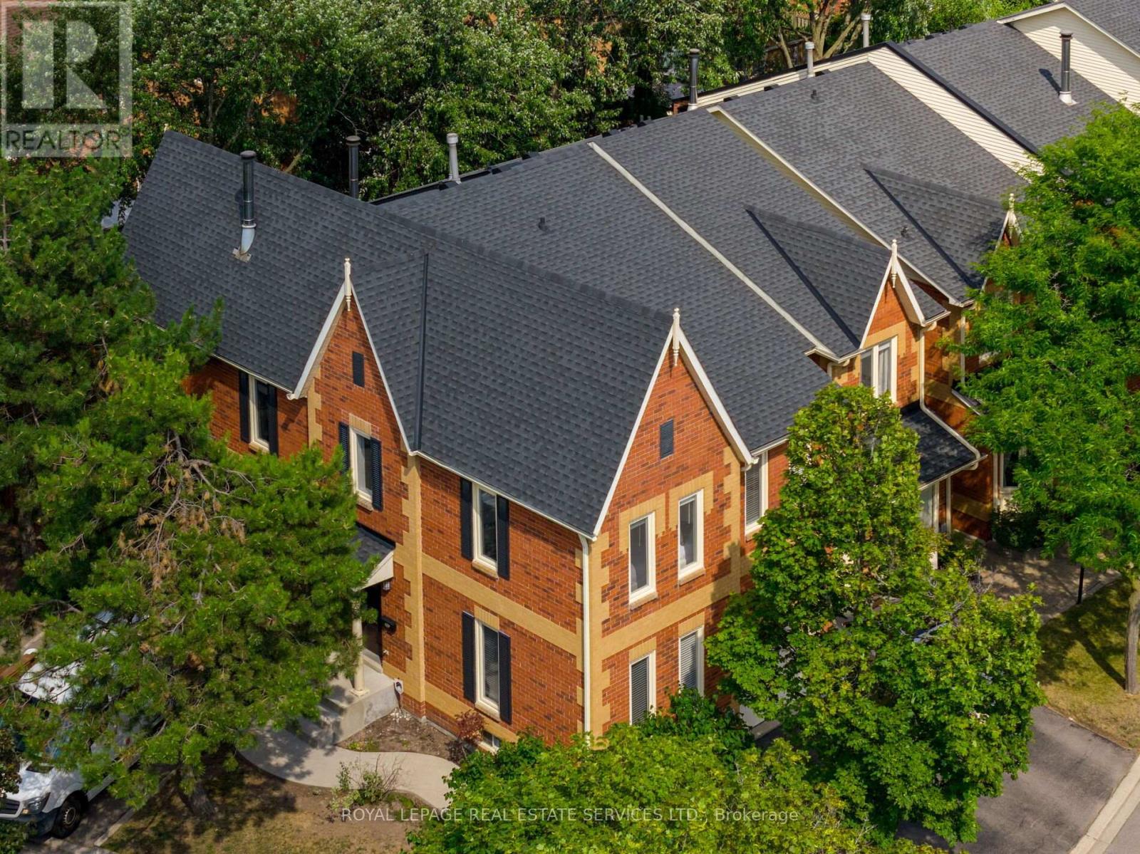 Row / Townhouse for Sale in 7 - 2006 GLENADA CRESCENT|Oakville (WC Wedgewood Creek), Ontario L6H5R9