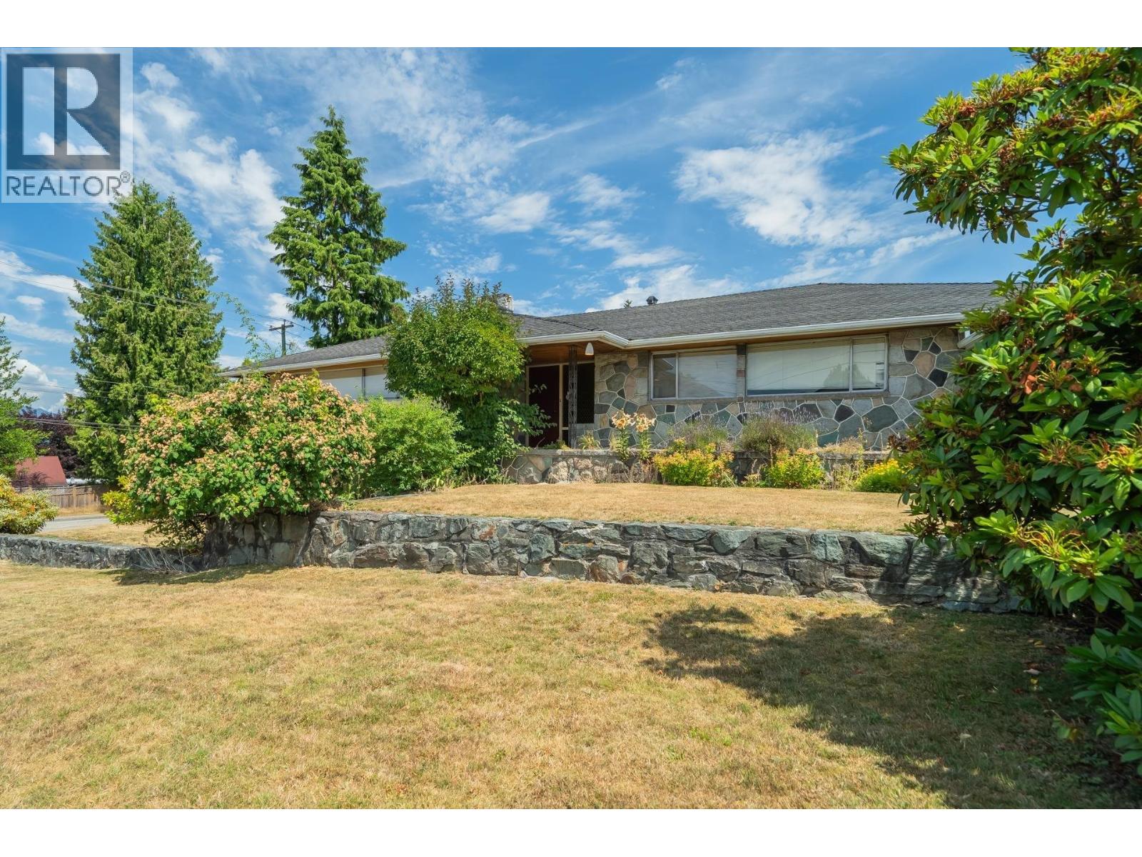 5240 HALLEY AVENUE|Burnaby, British Columbia V5H2P8