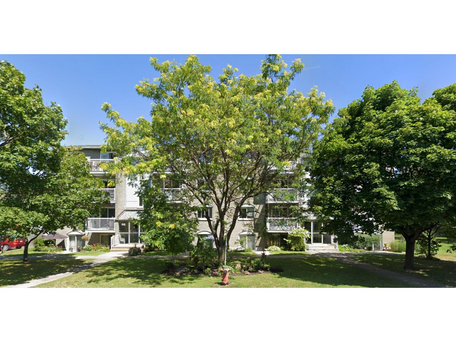 117 Rue Lalande, #1, Longueuil (Le Vieux-Longueuil), Quebec J4G1X9