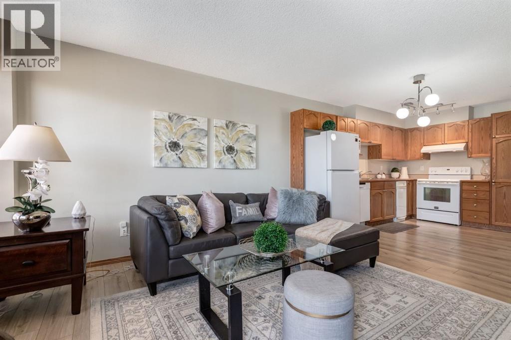 Apartment for Sale in 101, 11 Somervale View SW|Calgary, Alberta T2Y4A9 5