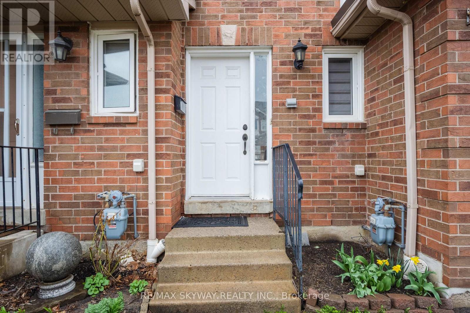 Row / Townhouse for Sale in 44 - 1485 TORRINGTON DRIVE|Mississauga (East Credit), Ontario L5V1Y3 3