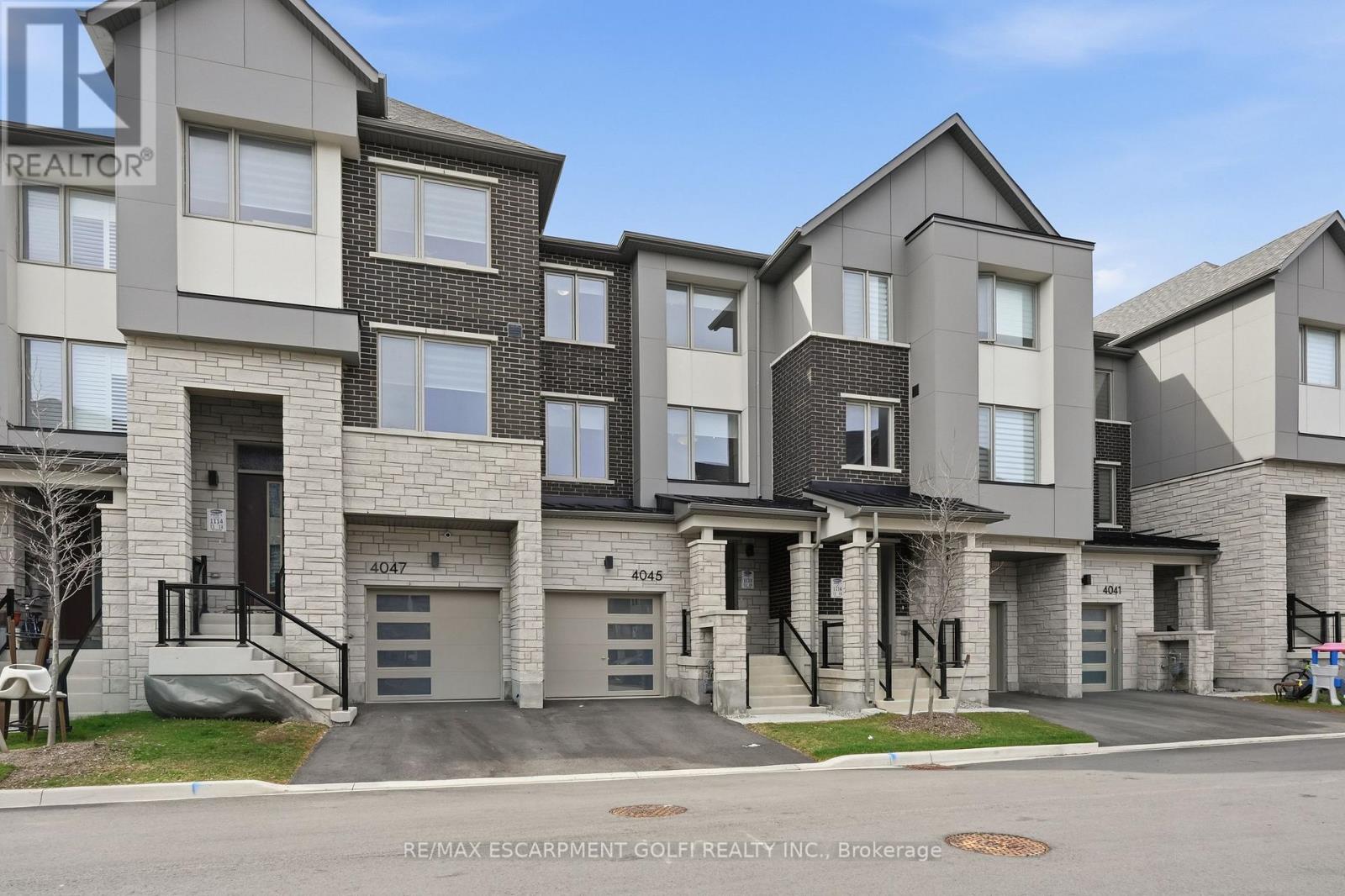 Row / Townhouse for Sale in 4045 SAIDA STREET|Mississauga (Churchill Meadows), Ontario L5M2S8 2