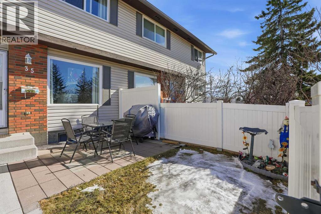 Row / Townhouse for Sale in 35, 740 Bracewood Drive SW|Calgary, Alberta T2W3N3 4