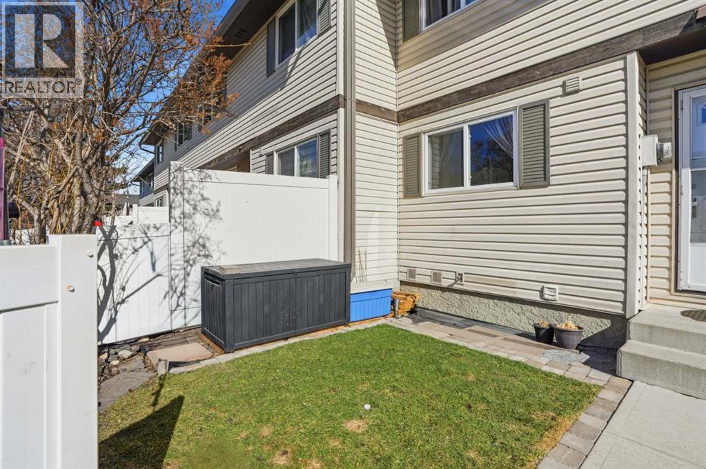 Row / Townhouse for Sale in 35, 740 Bracewood Drive SW|Calgary, Alberta T2W3N3 3